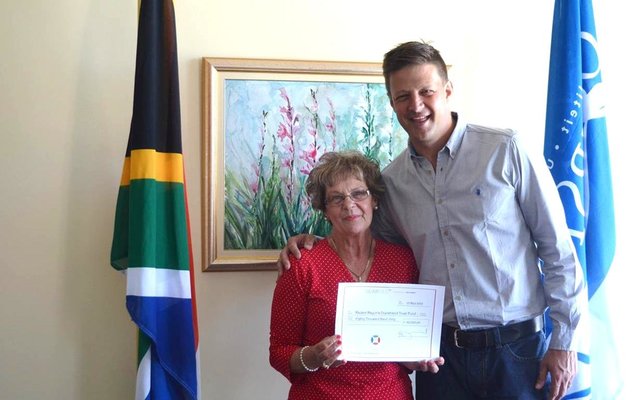 Alderlady Nicolette Botha-Guthrie and Bob Kinstad after the hand-over ceremony